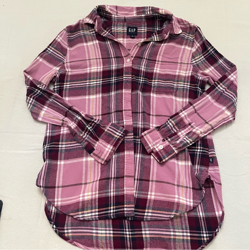 GAP Women’s Button Down in Pink and Black Plaid